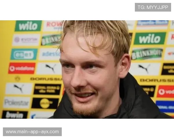 多特布兰特任意球绕过人墙稳稳命中：一个射门背后的装备之谜