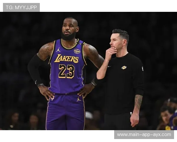 詹姆斯再显老将风采，关键球命中率惊人