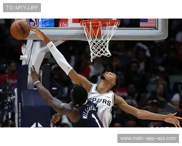 文班亚马补防封盖，圣安东尼奥禁区直接锁住