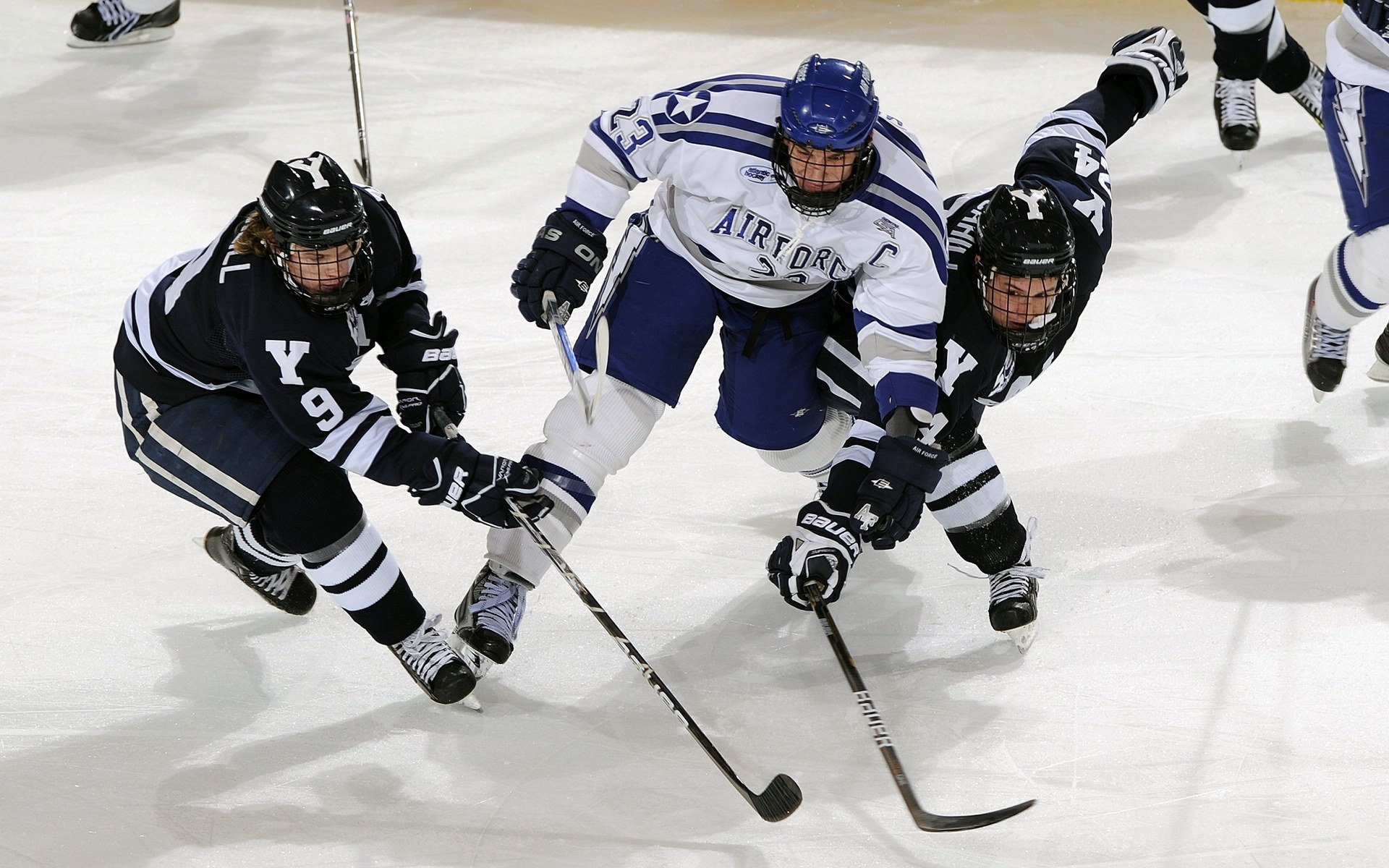 “英超战场火热，追逐冠军不言放弃”，英超争4